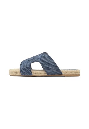 Sandalia plana con tira azul trenzada en cruz y suela de yute beige con base de goma.