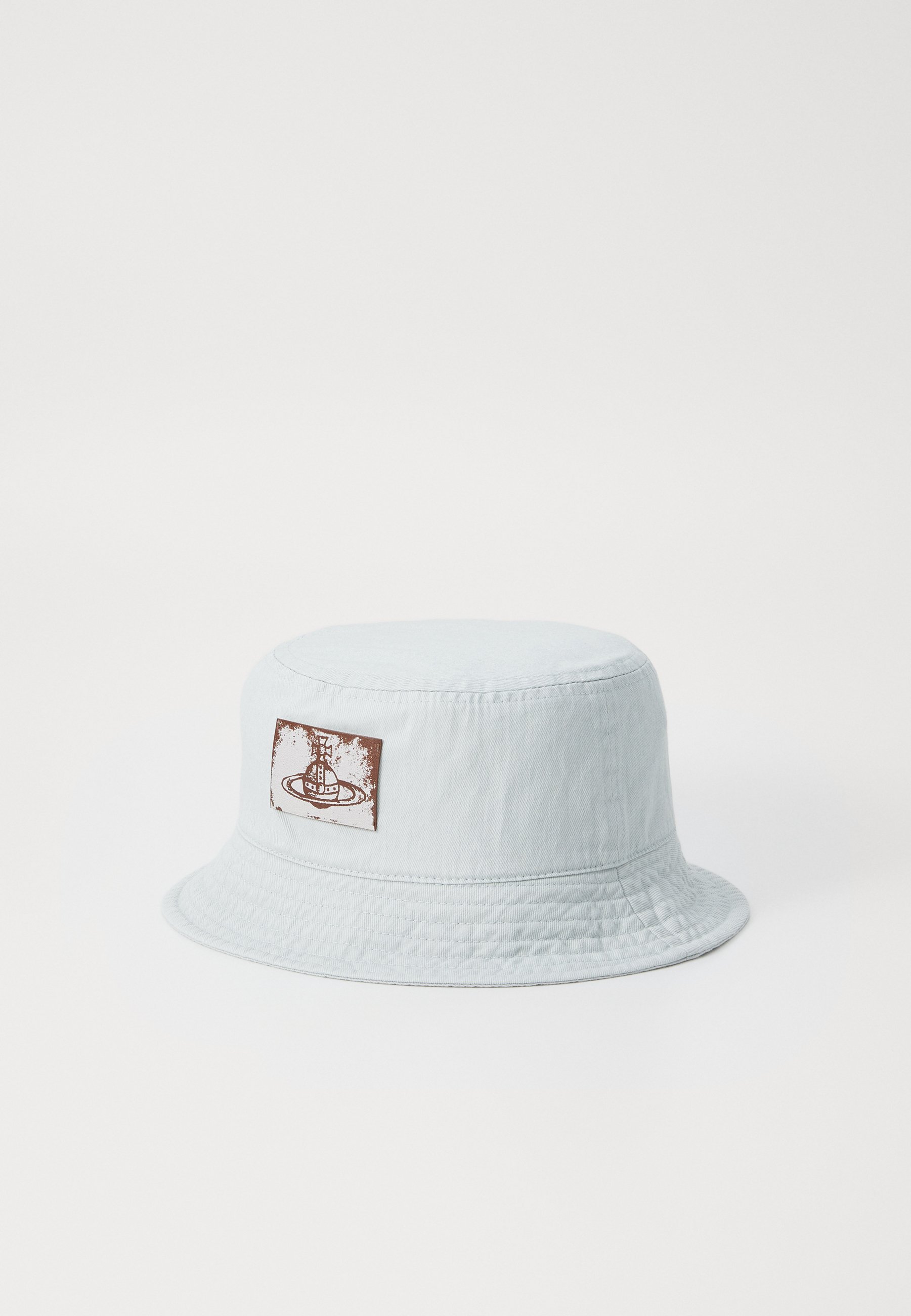 ★Vivienne Westwood★ Logo Bucket Hat Pearl 81020009W016EP40 Vivienne Westwood Bucket Hat With Logo | italist