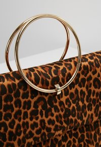 New Look Handväska - brown