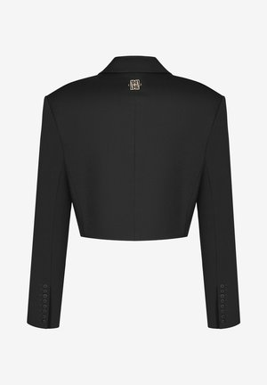 Zwarte cropped blazer met lange mouwen, geribbelde manchetten, gestructureerde schouders en een gouden monogramdetail aan de achterkraag.