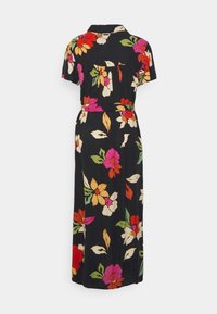 Blumenkleid aus schwarzem Stoff mit lebendigen roten, rosa und gelben Blumen. Kurze Ärmel, geknöpfter Kragen und taillierter Bund.