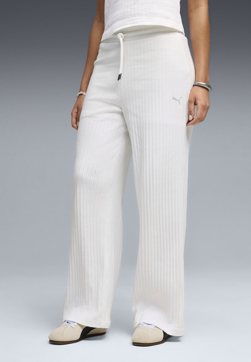 Puma HER HIGH-WAIST WIDE LEG HOSE - Kalhoty - white