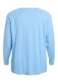 Hele sinine pika varrukaga kampsun ümarate kaelusega, raglaanvarrukatega ja pehme, tekstuurse viimistlusega. Lihtne disain, ilma mustrite või aktsentideta.