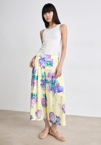 Marc Cain Pantalon classique - bright vanilla