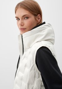 s.Oliver LONG MIT STEPPUNG - Weste - off white