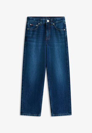 Jeans de mezclilla azul oscuro de pierna recta con botón frontal, presillas para cinturón y diseño de cinco bolsillos, extendidos sobre un fondo blanco.