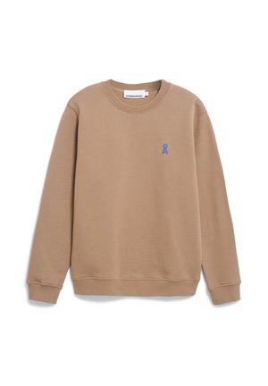 Brauner Pullover aus Baumwollmischung mit Rundhalsausschnitt und langen Ärmeln. Kleines blaues Ripsband-Logo auf der linken Brust.