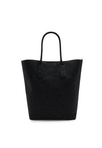 Zwarte totebag van zacht materiaal, met een minimalistisch ontwerp, twee handvatten en een voorvak. Accenten van goudkleurig hardware.