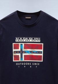 Napapijri Triko s potiskem - blu marine