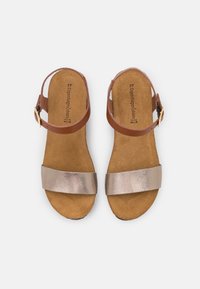 Copenhagen Shoes Sandali con plateau - gold-coloured