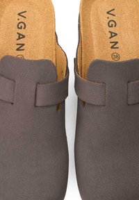 V.GAN Mules - grey