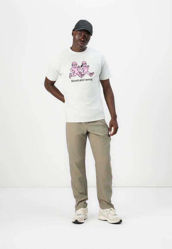 FACE RUNNERS - Print T-shirt3