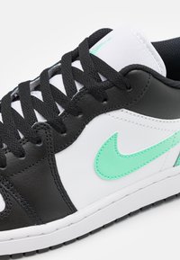 Jordan AIR JORDAN 1 - Tenisice - white/black/green glow