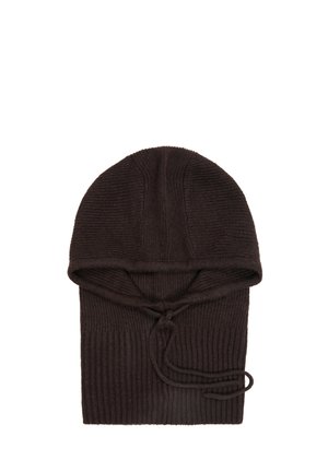 Cagoule noire tricotée avec une texture côtelée et un cordon de serrage à l'ouverture du cou.
