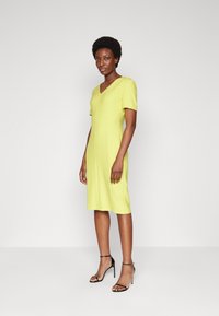 BOSS DAMAISA - Žerzejové šaty - medium yellow