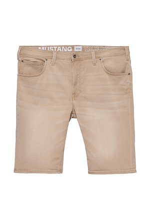 Beżowe dżinsowe szorty o prostym kroju, z pięcioma kieszeniami, z guzikowym zapięciem oraz logo "MUSTANG TRUE DENIM" na pasku.