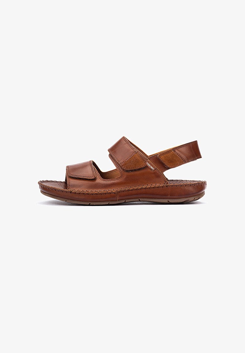 Sandale en cuir marron à bout ouvert avec deux sangles réglables en velcro sur le dessus du pied et une autour du talon, semelle cousue, style décontracté.