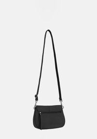 Borsa a tracolla nera realizzata in materiale testurizzato, con una tasca frontale con zip e una tracolla regolabile per diverse lunghezze.