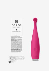 Rosa silikon rensebørste med rund hode, teksturerte bust, og et glatt håndtak, ledsaget av en hvit USB-laderkabel og bruksanvisning.