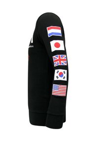 Zwarte sweatshirt met lange mouwen met geborduurde vlaggen van Nederland, Japan, het Verenigd Koninkrijk, Zuid-Korea en de VS op de linkermouw. Zachte stoftextuur.