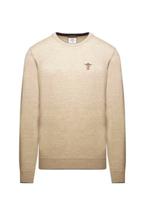 Maglione beige in tessuto morbido, con scollo rotondo e maniche lunghe. Un piccolo logo ricamato è sul petto.