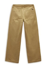Pantaloni in cotone beige a gamba larga, dal design essenziale, con due tasche sul retro e una vita standard. La trama appare liscia e resistente.