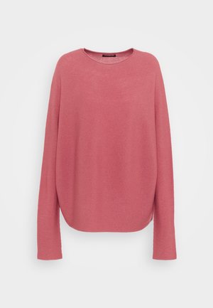 Langärmliger, staubrosa Strickpullover mit Rundhalsausschnitt und legerer Passform, dargestellt vor schlichtem weißem Hintergrund.