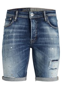 Shorts de mezclilla con puños enrollados, detalles desgastados, manchas de pintura, botón en la parte frontal y bolsillos, mostrando un tono azul lavado y un patrón desvanecido.