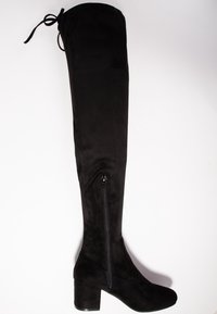 Bota negra de ante hasta la rodilla, con punta redonda, tacón de bloque, cremallera lateral y cordón en la parte superior para un ajuste ajustable.