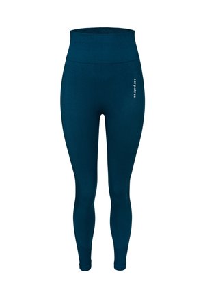 Leggings de tiro alto y ajustados en teal oscuro con una textura suave. Presentan un branding mínimo impreso en blanco en el costado.