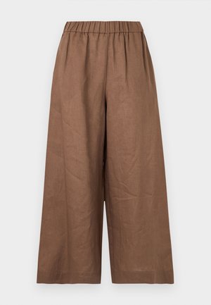 Pantalones marrones de pierna ancha con cintura elástica hechos de tela ligera, mostrados sobre un fondo blanco liso.