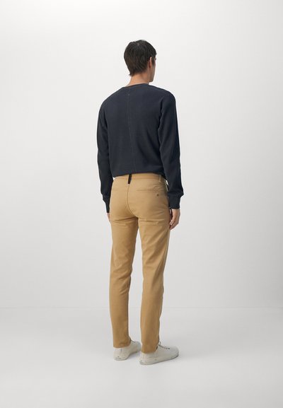 rag & bone Hlače chino - cornstalk
