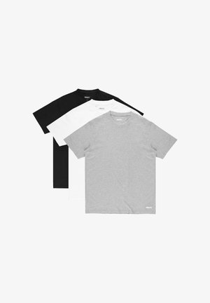 Trzy koszulki w kolorach czarnym, białym i szarym, wykonane z bawełny, z okrągłym dekoltem i małym logo na dolnej części przodu.