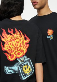 YOURTURN UNISEX REGULAR FIT TOP - T-shirt imprimé - black