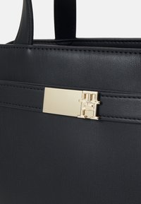 Tommy Hilfiger HERITAGE - Handbag - black