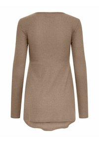 Μακρυμάνικη, ριμπ μπλούζα σε απαλό καφέ ύφασμα. Διαθέτει στρογγυλεμένο ντεκολτέ, ασύμμετρο τελείωμα και εφαρμοστή σιλουέτα.