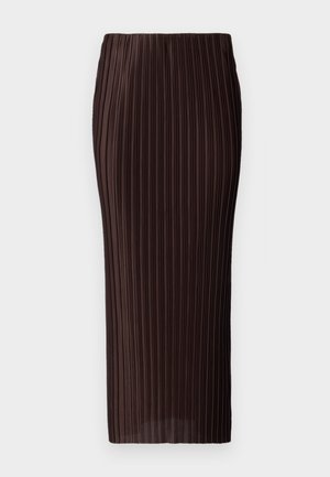 Gonna midi plissettata marrone, caratterizzata da pieghe verticali, un design aderente e una texture liscia. Nessun hardware o dettagli visibili.