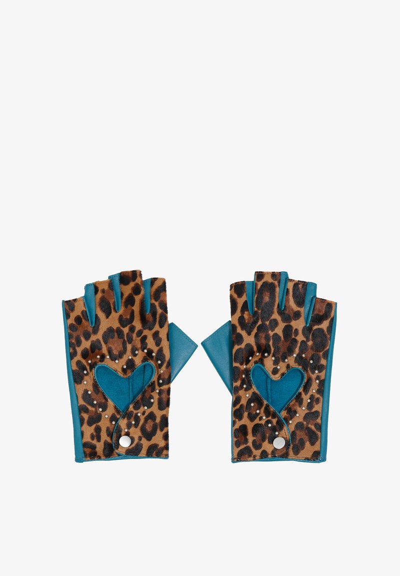 Guantes sin dedos con diseño de estampado de leopardo y acentos turquesa. Decorados con una forma de corazón y tachuelas similares a perlas.