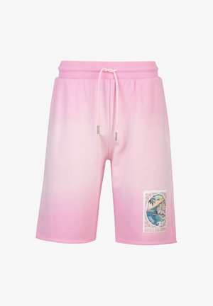 Shorts à dégradé rose clair avec taille à cordon de serrage et un patch imprimé représentant une scène côtière et du texte sur l'ourlet de la jambe gauche.