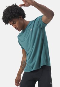 New Balance ESSENTIALS - T-skjorte til trening - new spruce