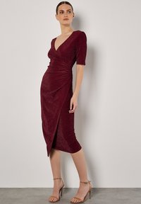 Apricot Koktejlové šaty / šaty na párty - burgundy