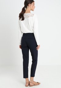 s.Oliver SHAPE ANKLE - Trousers - navy