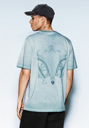 Tomorrowland Store, FLOWER STAMP TSHIRT MEN STONE BLUE - Print T-shirt - blue