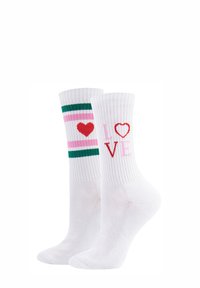 Weiße Knöchelsocken mit geripptem Muster. Eine Socke hat grüne und pinke Streifen mit einem roten Herzen, die andere zeigt das Wort "LOVE" in roten und pinken Buchstaben.
