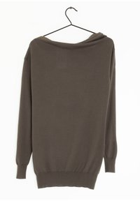 Brauner übergroßer Pullover mit langen Ärmeln, weitem Ausschnitt und geripptem Saum. Hergestellt aus weichem Stoff, der einen dezenten Glanz und minimalistische Designdetails aufweist.