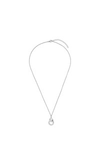 Sølvkæde med vedhæng af sammenlåste cirkler, hvor den ene er pyntet med små klare sten, enkel design og justerbar længde.