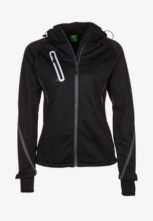 Schwarze Softshelljacke mit Kapuze, durchgehendem Reißverschluss und einer Brusttasche mit weißem Rand sowie reflektierenden grauen Streifen an den Ärmeln.