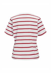 Camiseta de algodón blanca de manga corta y cuello redondo con rayas horizontales rojas. Presenta un corte relajado y dobladillo limpio.