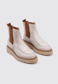 Sandra Fontán BADULES - Botines de cuña - beige