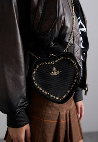 BELLE HEART FRAME PURSE - Sac à main - black